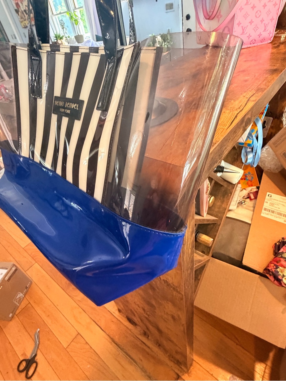 henri bendel Clear Tote with Blue Base and Black Straps - Picture 4 of 7